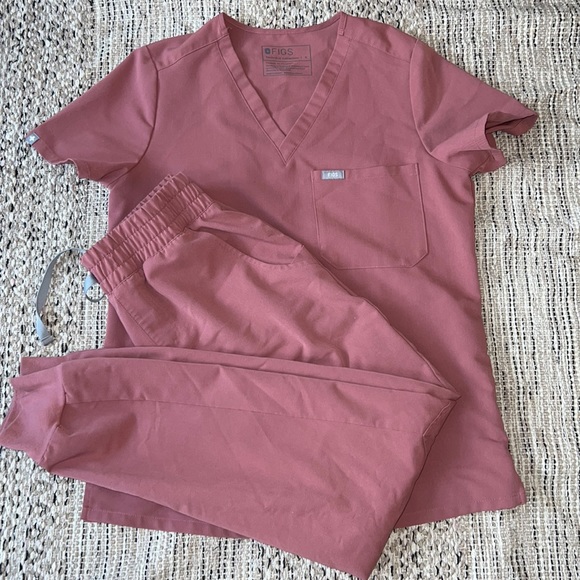Figs Mauve Scrubs - Picture 1 of 4